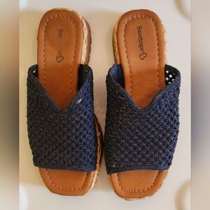 BARETRAPS BLUE SHOES